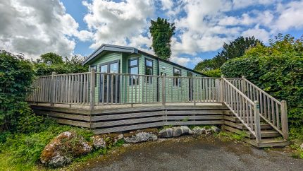 Previously Owned Swift Burgundy 36&#8242; x 12&#8242; Holiday Home