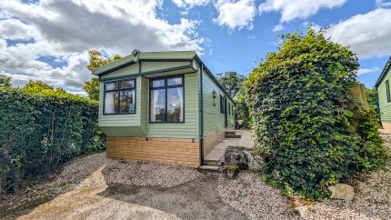 Previously Owned Willerby Lyndhurst 38&#8242; x 12&#8242; Holiday Home