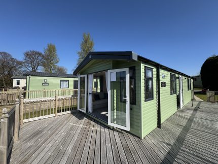 Brand New Swift Burgundy 36&#8242; x 12&#8242; Holiday Home