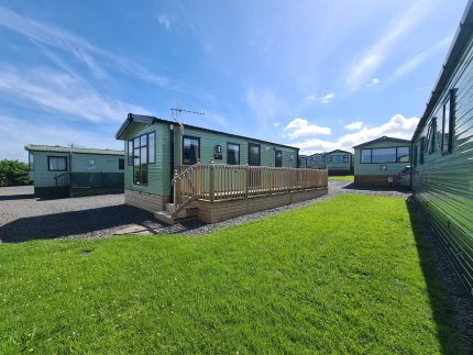 Previously Owned Willerby Linwood 28&#8242; x 12&#8242; Holiday Home