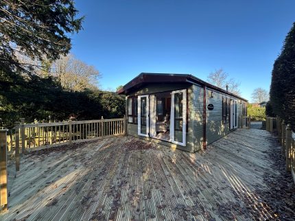 Previously Owned Regal Autograph Holiday Home 40′ x 13′