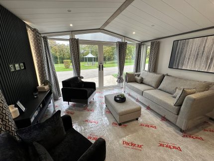 Brand New 2026 Victory Lakewood 42&#8242; x 13&#8242; Holiday Home