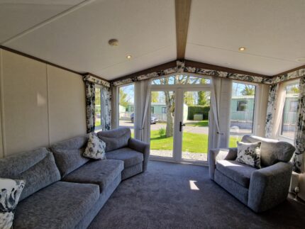 Previously Owned Atlas Status 38′ x 12.6′ Holiday Home
