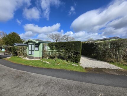 Previously Owned Willerby Brockenhurst 38′ x 12′ Holiday Home