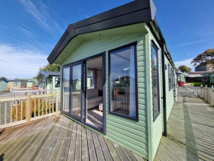 Previously Owned Atlas Image 41′ x 12′ Holiday Home